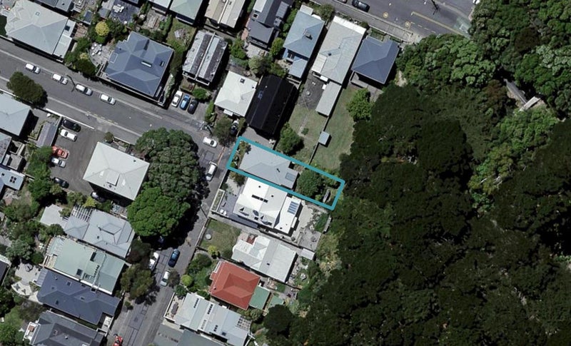 11 Scarborough Terrace, Mount Victoria, Wellington - Carousel 1