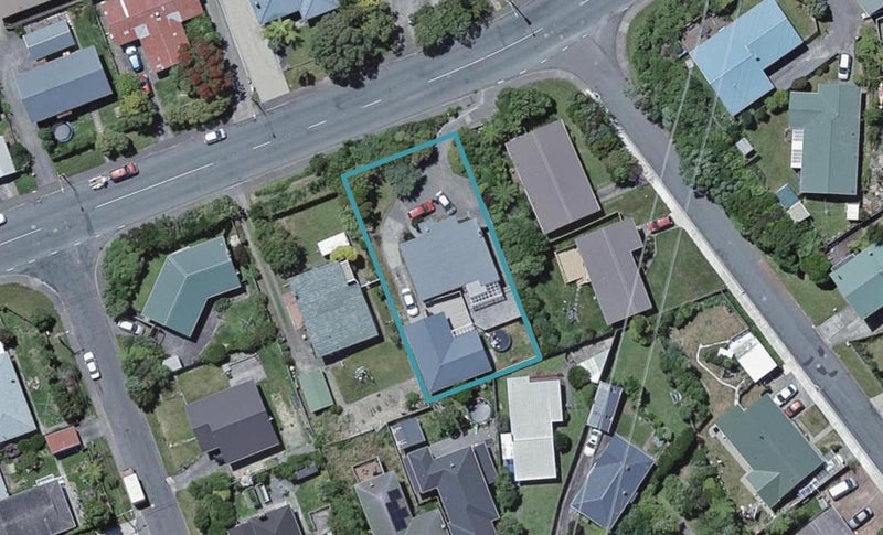 54 Horokiwi Road West, Newlands, Wellington - Carousel 1