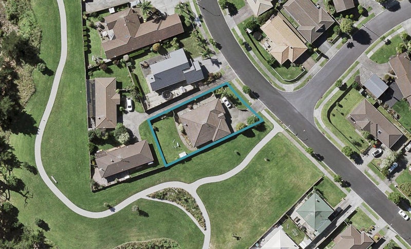 74 Frank Nobilo Drive, Golflands, Auckland - Carousel 1
