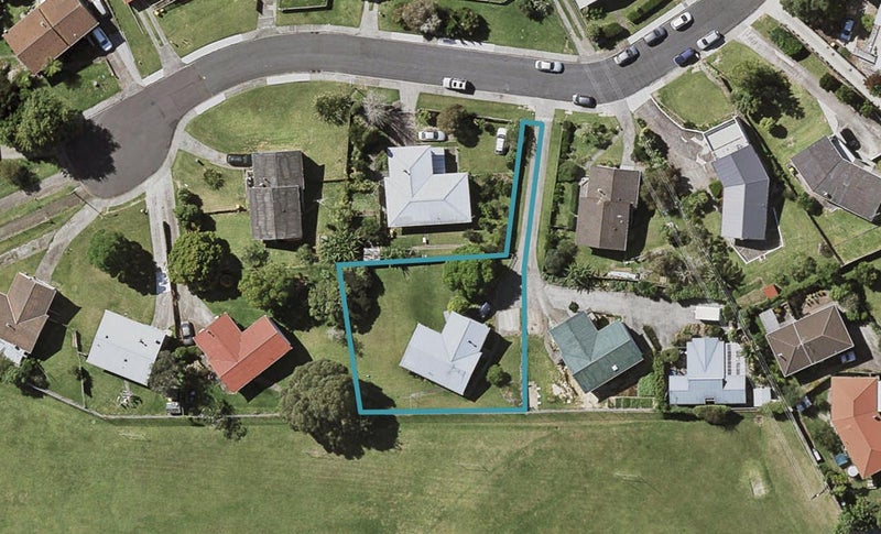 22 Tawavale Crescent, Totara Vale, Auckland - Carousel 1