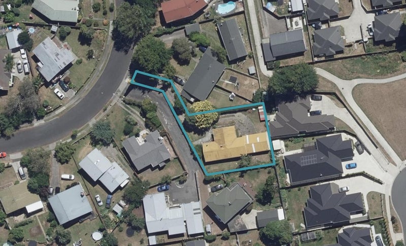 16 Joanna Place, Deanwell, Hamilton - Carousel 1