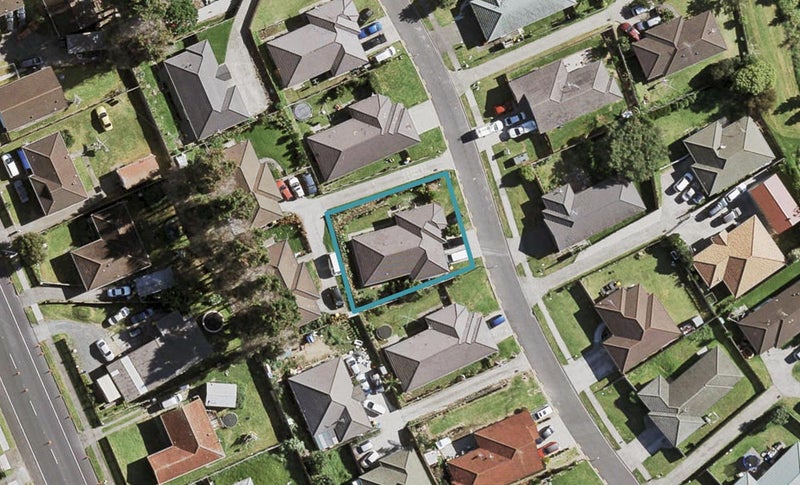 33 Castlefinn Drive, Weymouth, Auckland - Carousel 1