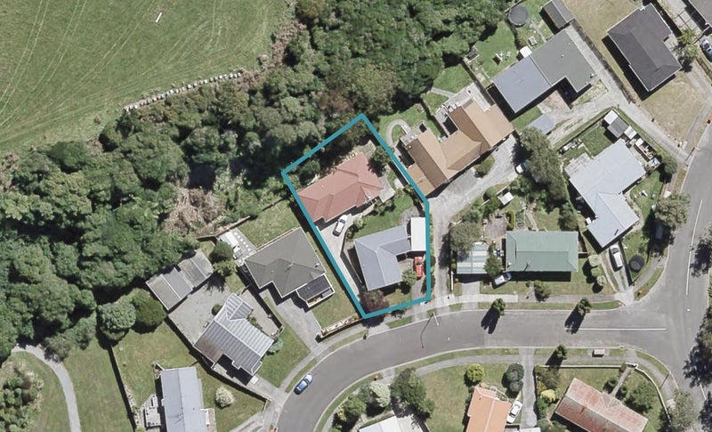 2/8 Tulsa Grove, Tōtara Park, Upper Hutt - Carousel 1