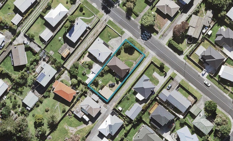 10 Glendene Avenue, Glendene, Auckland - Carousel 1