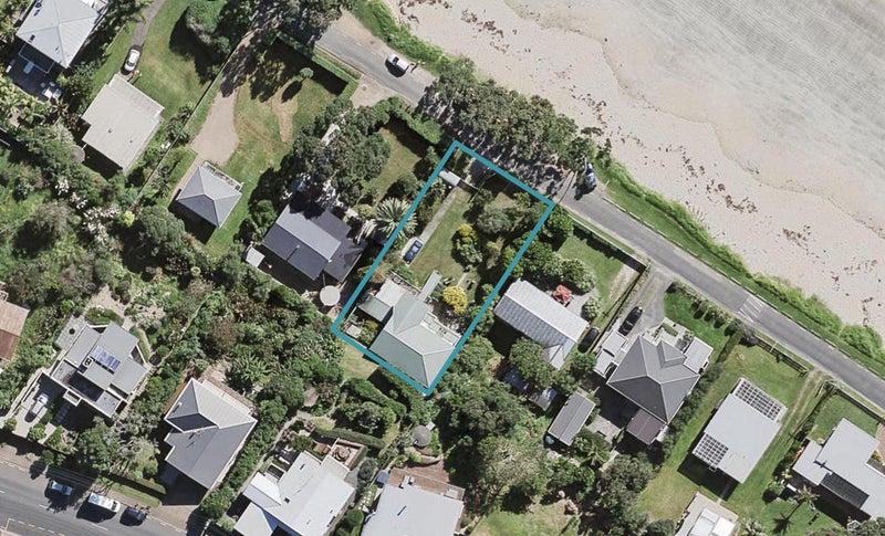 10 Beach Parade, Oneroa, Waiheke Island - Carousel 1