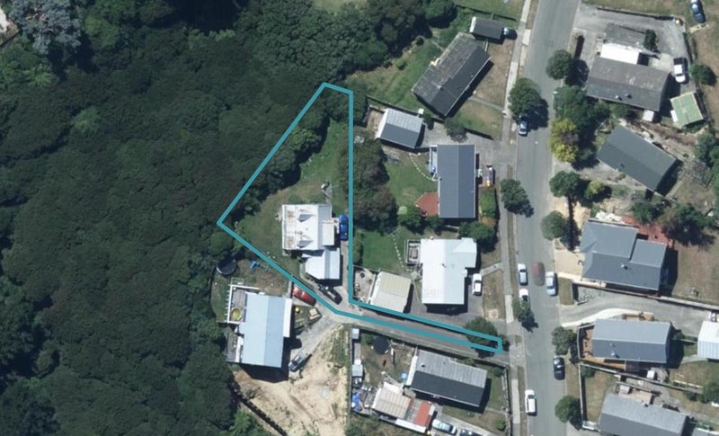 8 Stemhead Lane, Whitby, Porirua - Carousel 1