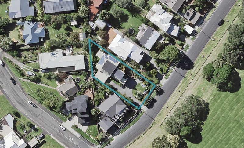 18 Seabreeze Road, Narrow Neck, Auckland - Carousel 1