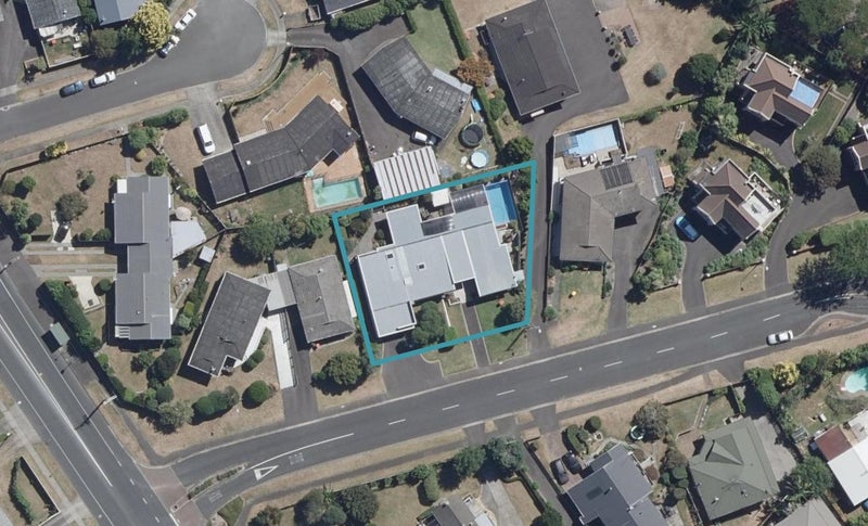 76 St Andrews Terrace, St Andrews, Hamilton - Carousel 1