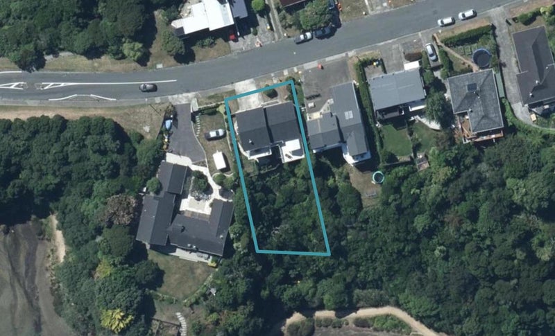 38 Penryn Drive, Camborne, Porirua - Carousel 1