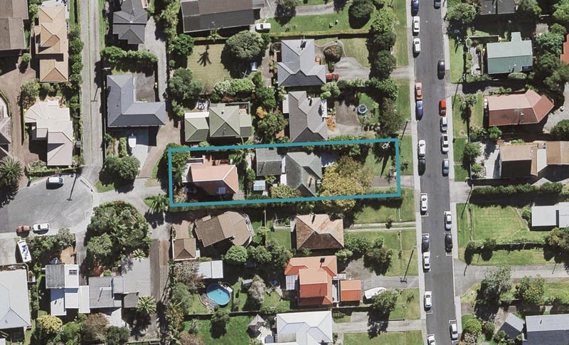 2/10 Aorangi Place, Birkenhead, Auckland - Carousel 1