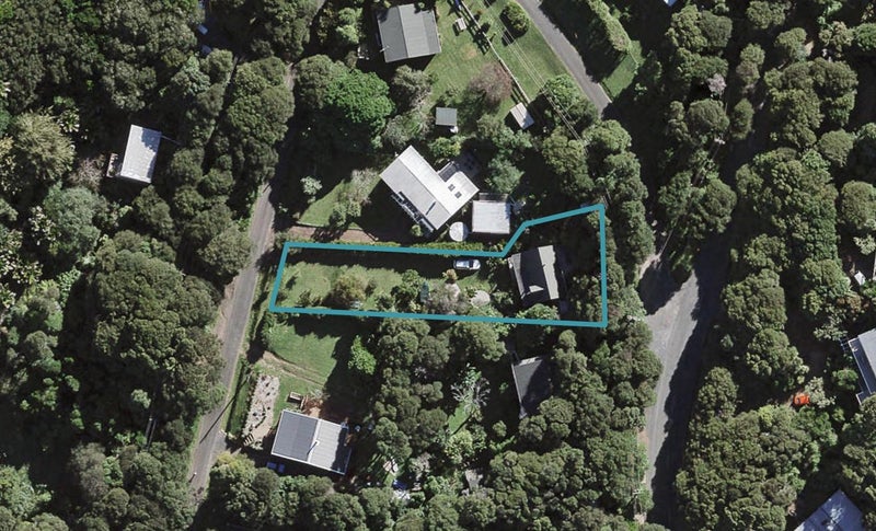 5 Valley Road, Omiha, Waiheke Island - Carousel 1