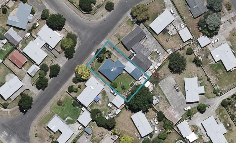 29 Burton Crescent, Flaxmere, Hastings - Carousel 1