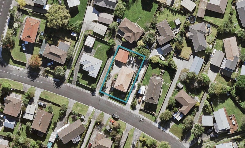 12 Pahi Place, West Harbour, Auckland - Carousel 1