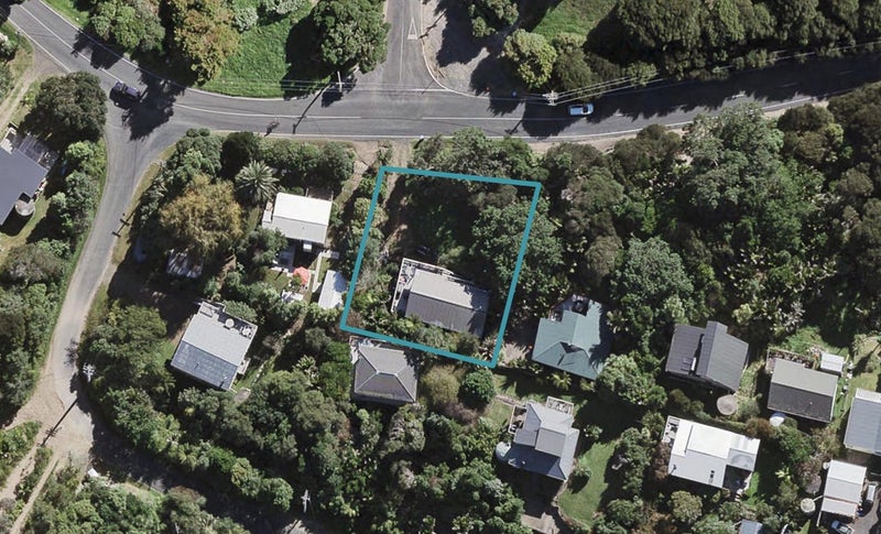 10 Waiheke Road, Onetangi, Waiheke Island - Carousel 1