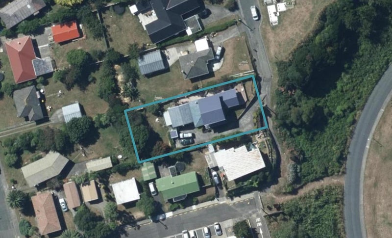 18 Mataiwhetu Street, Takapuwahia, Porirua - Carousel 1
