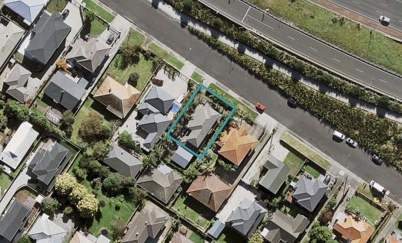 16 Melrose Road East, Hillsborough, Auckland - Carousel 1