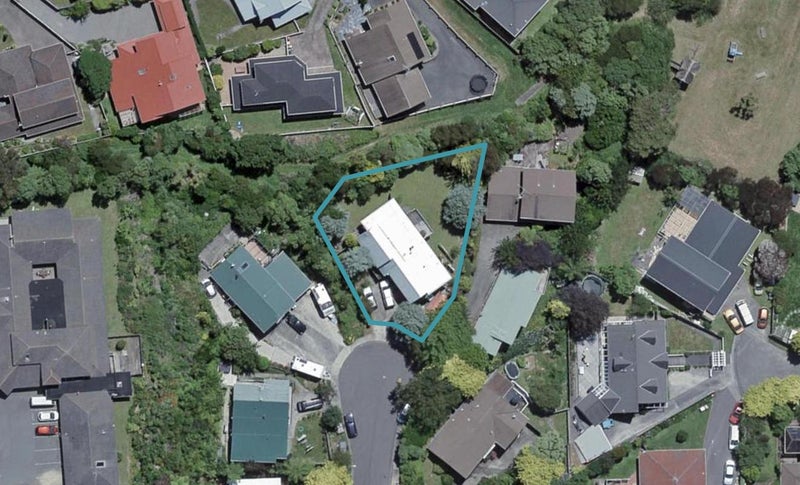 8 Pony Grove, Churton Park, Wellington - Carousel 1