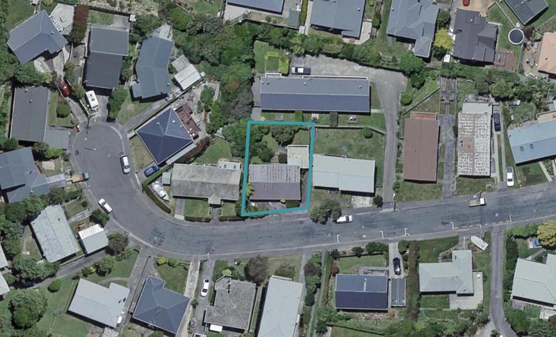 20 Kahikatea Grove, Paparangi, Wellington - Carousel 1