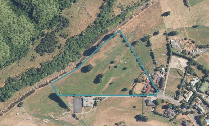 18 Malcolm Gillies Grove, Totara Park, Upper Hutt - Carousel 1