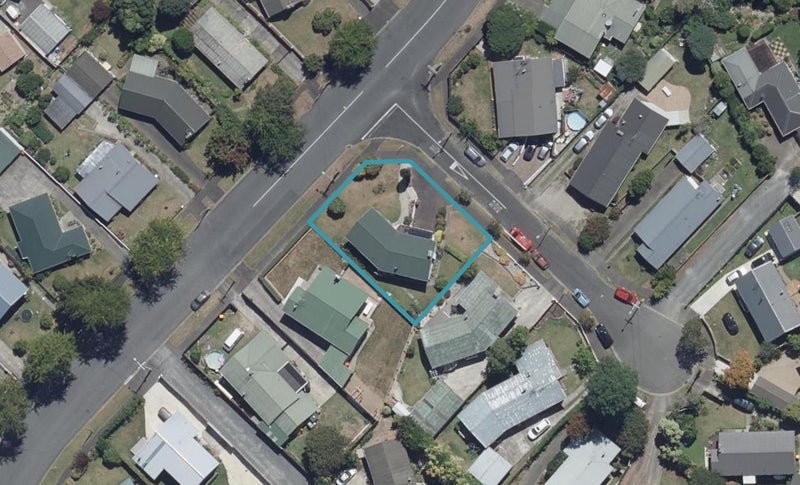 50 Garden Heights Avenue, Glenview, Hamilton - Carousel 1