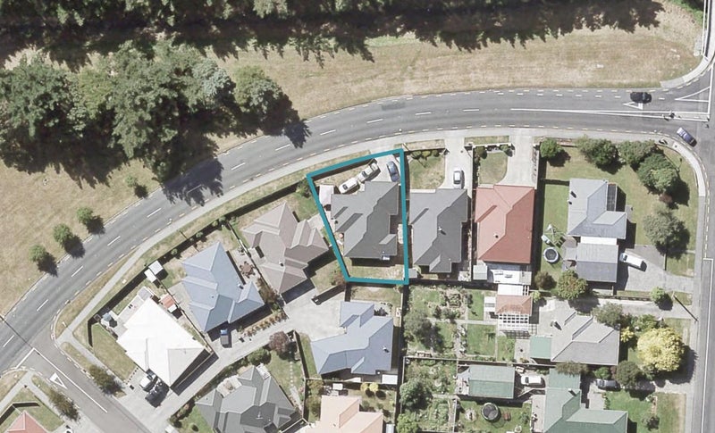 44 The Strand, Wainuiomata, Lower Hutt - Carousel 1