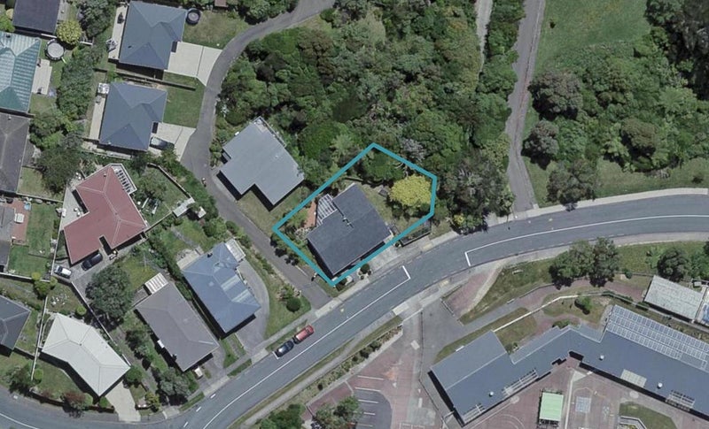 25 Padnell Crescent, Paparangi, Wellington - Carousel 1