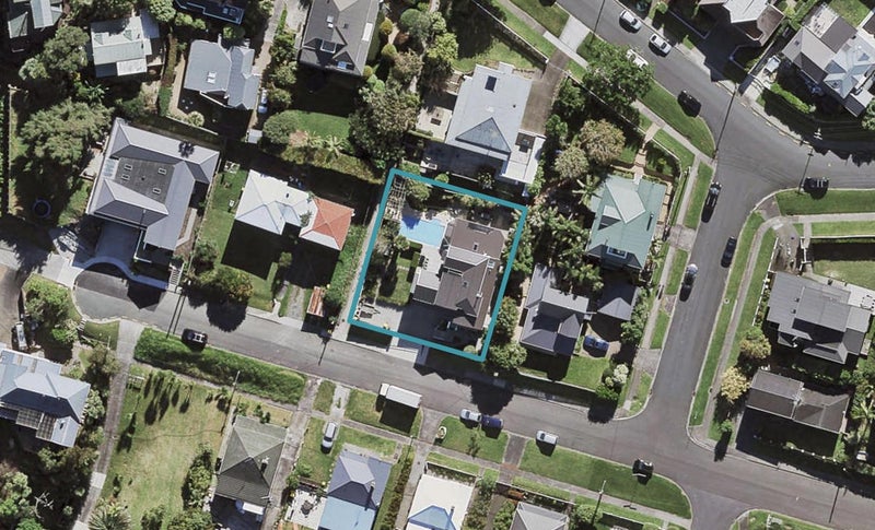79 Palmerston Road, Birkenhead, Auckland - Carousel 1