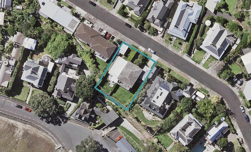 2/8 Jubilee Avenue, Devonport, Auckland - Carousel 1