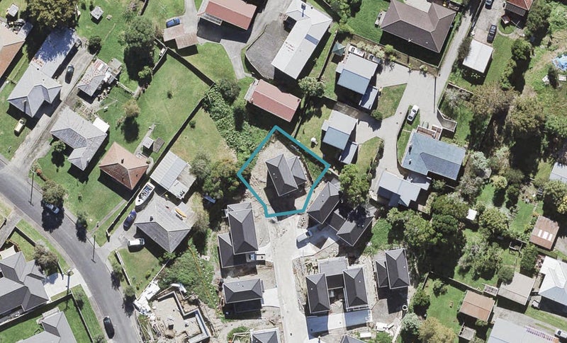 17 Manatu Lane, Kelston, Auckland - Carousel 1