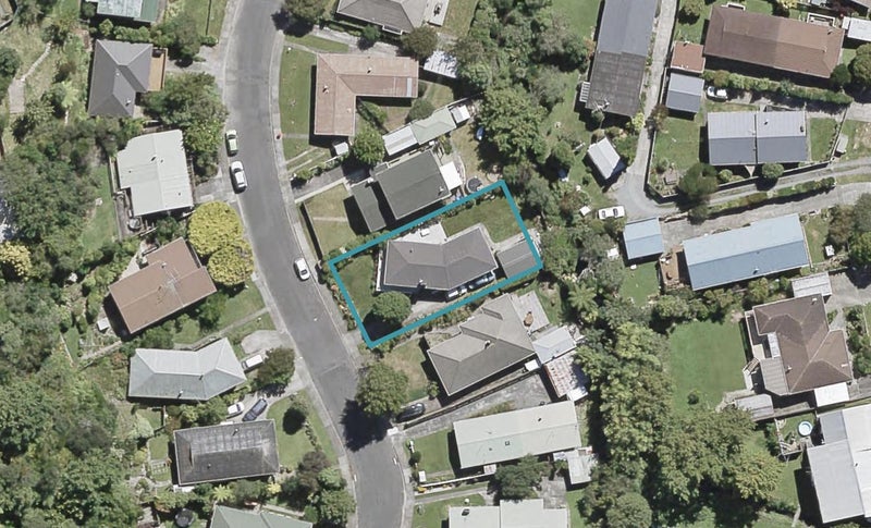 11 Deller Grove, Silverstream, Upper Hutt - Carousel 1