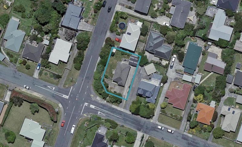 17 Mexted Terrace, Tawa, Wellington - Carousel 1