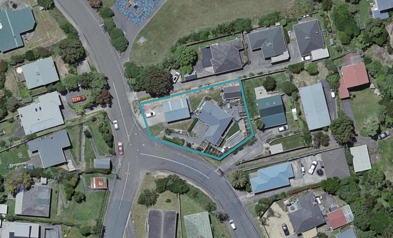 9 Lyndfield Lane, Newlands, Wellington - Carousel 1