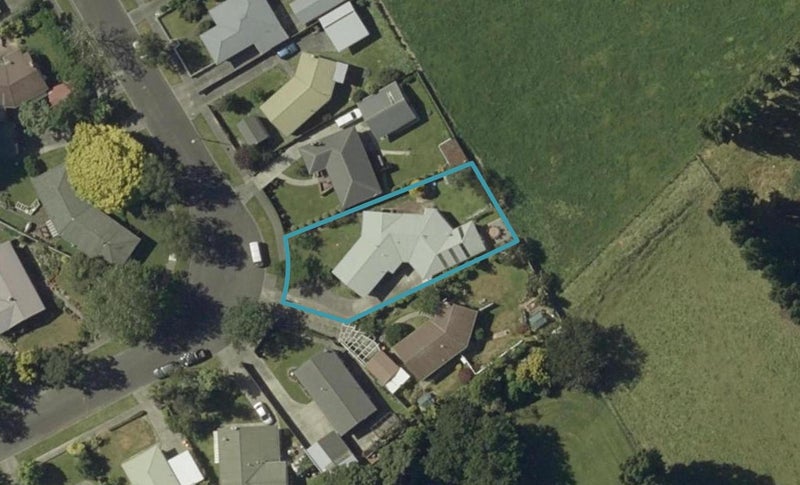 63 Ruamahanga Crescent, Terrace End, Palmerston North - Carousel 1