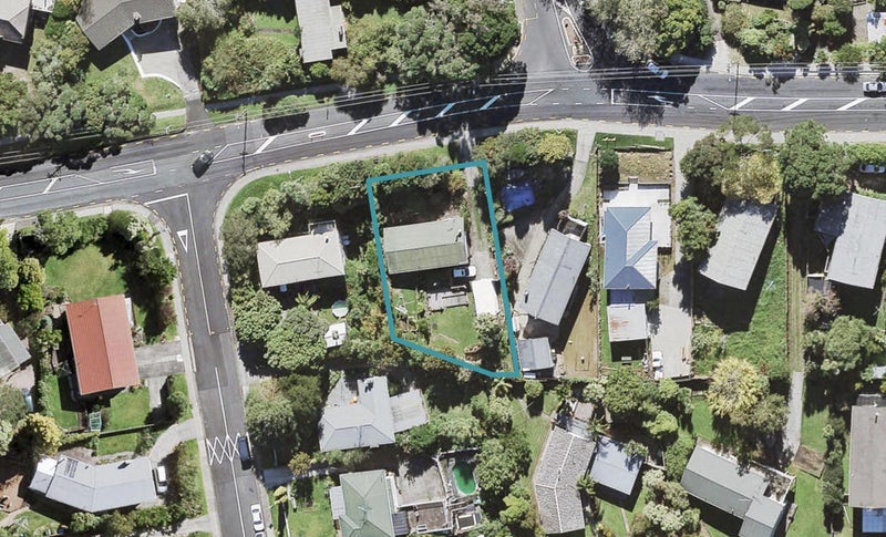192 Golf Road, Titirangi, Auckland - Carousel 1