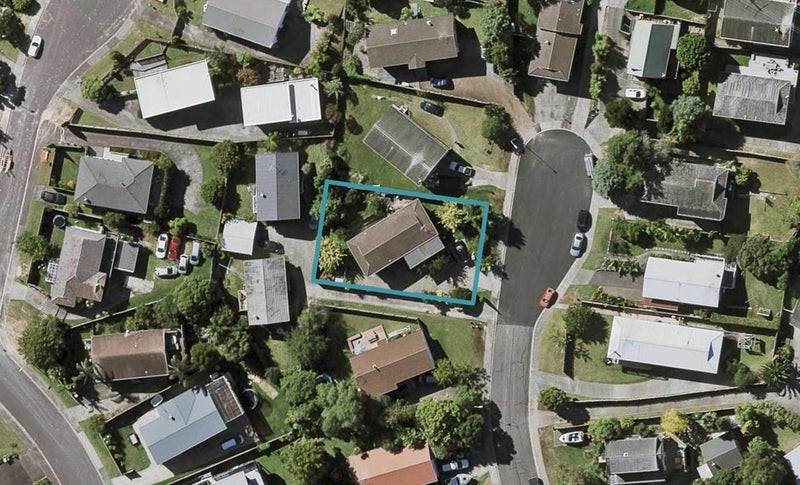 16 Thalia Place, Totara Vale, Auckland - Carousel 1