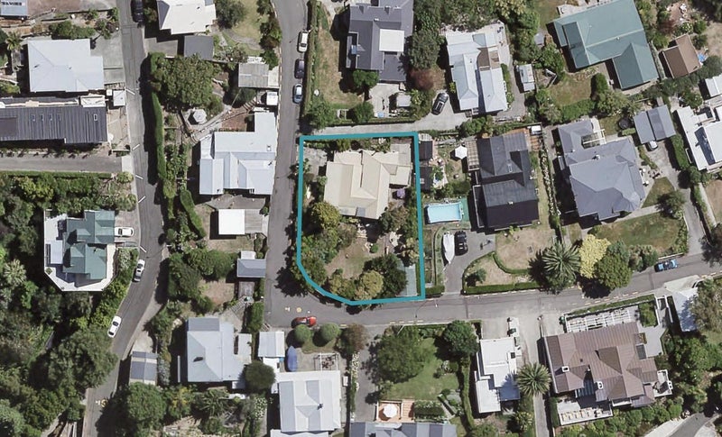 2 Elizabeth Road, Bluff Hill, Napier - Carousel 1
