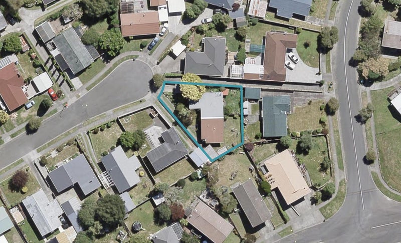 1/16 Fremont Grove, Totara Park, Upper Hutt - Carousel 1