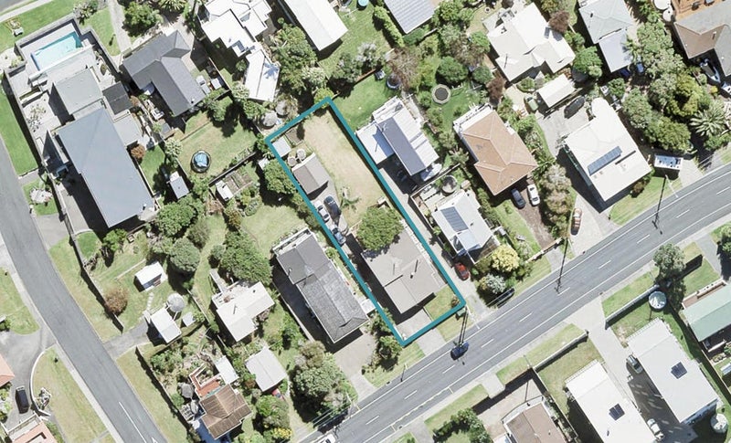 1352 Whangaparaoa Road, Army Bay, Whangaparaoa - Carousel 1