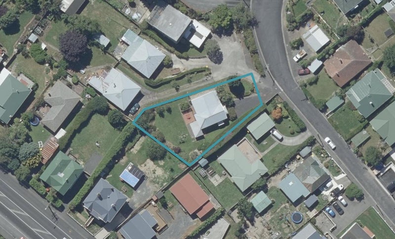 7 Jellicoe Crescent, Kaikorai, Dunedin - Carousel 1