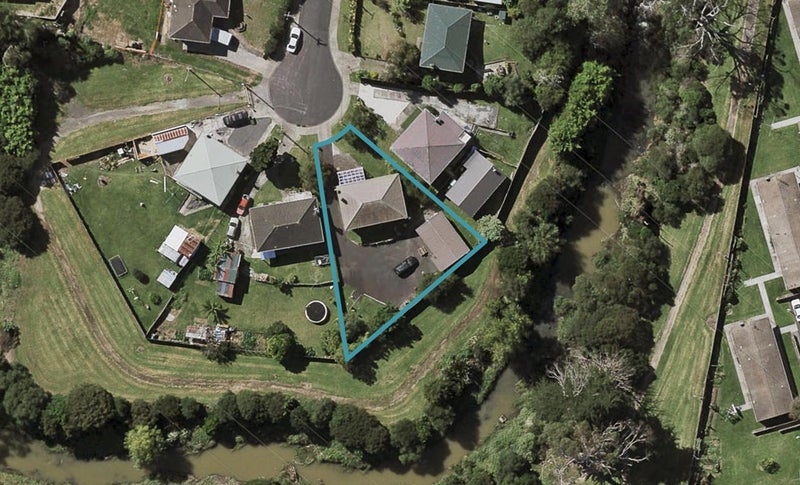 14 Lawrence Place, Otara, Auckland - Carousel 1