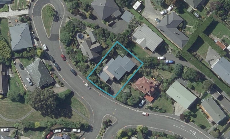 8 Calvert Place, Shiel Hill, Dunedin - Carousel 1