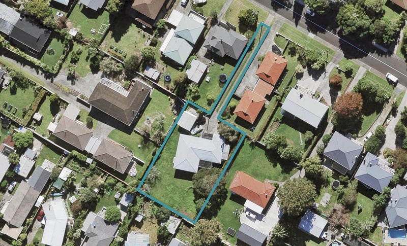 30 Taipari Road, Te Atatu Peninsula, Auckland - Carousel 1