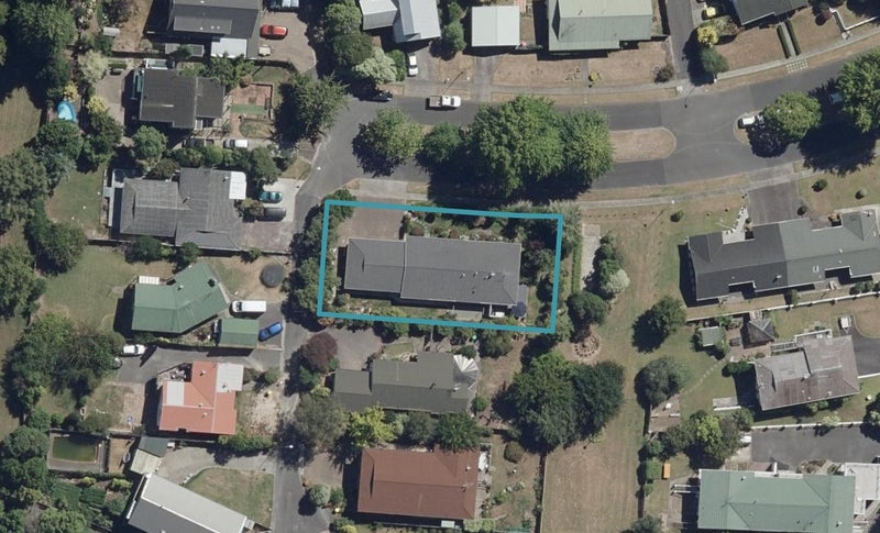 37 Brookview Court, Queenwood, Hamilton - Carousel 1