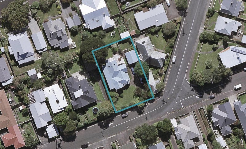 14 Wallace Place, Westown, New Plymouth - Carousel 1