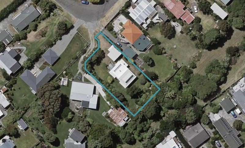 4 Henare Street, Waikanae Beach, Waikanae - Carousel 1
