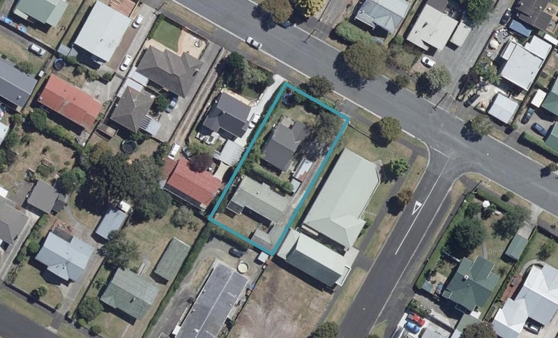 9 Matai Street, Maeroa, Hamilton - Carousel 1