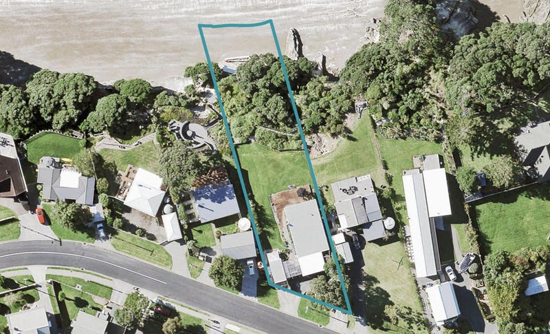 5 Hawke Crescent, Beachlands, Auckland - Carousel 1