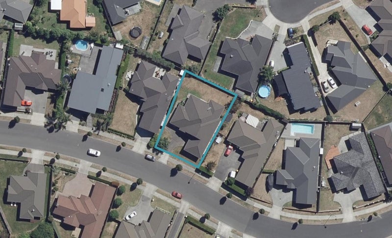 111 Saint James Drive, Huntington, Hamilton - Carousel 1