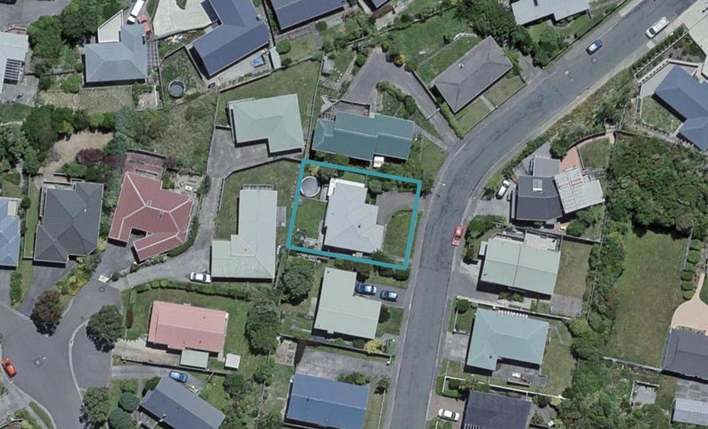 11 Carluke Street, Paparangi, Wellington - Carousel 1