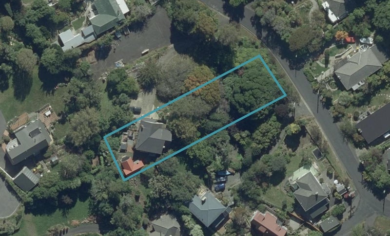 14 Howard Street, Macandrew Bay, Dunedin - Carousel 1